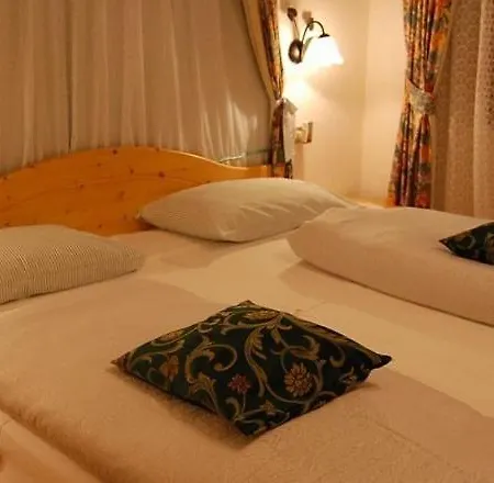 Albergo Genziana San Vigilio Di Marebbe Camera foto