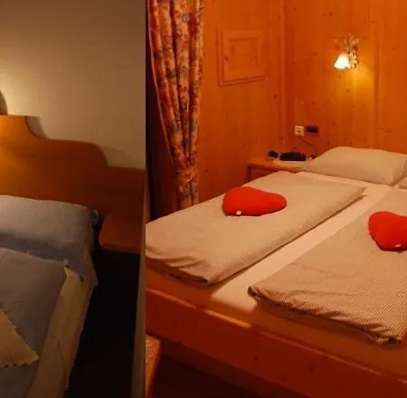 Albergo Genziana San Vigilio Di Marebbe Camera foto